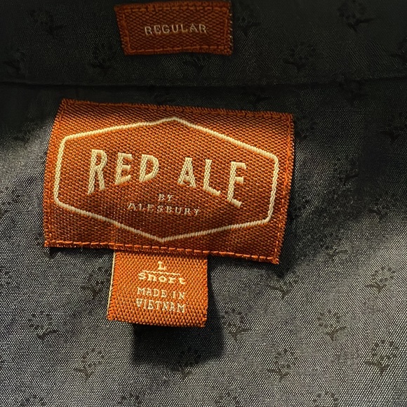 Red Ale Large button down - Picture 5 of 5